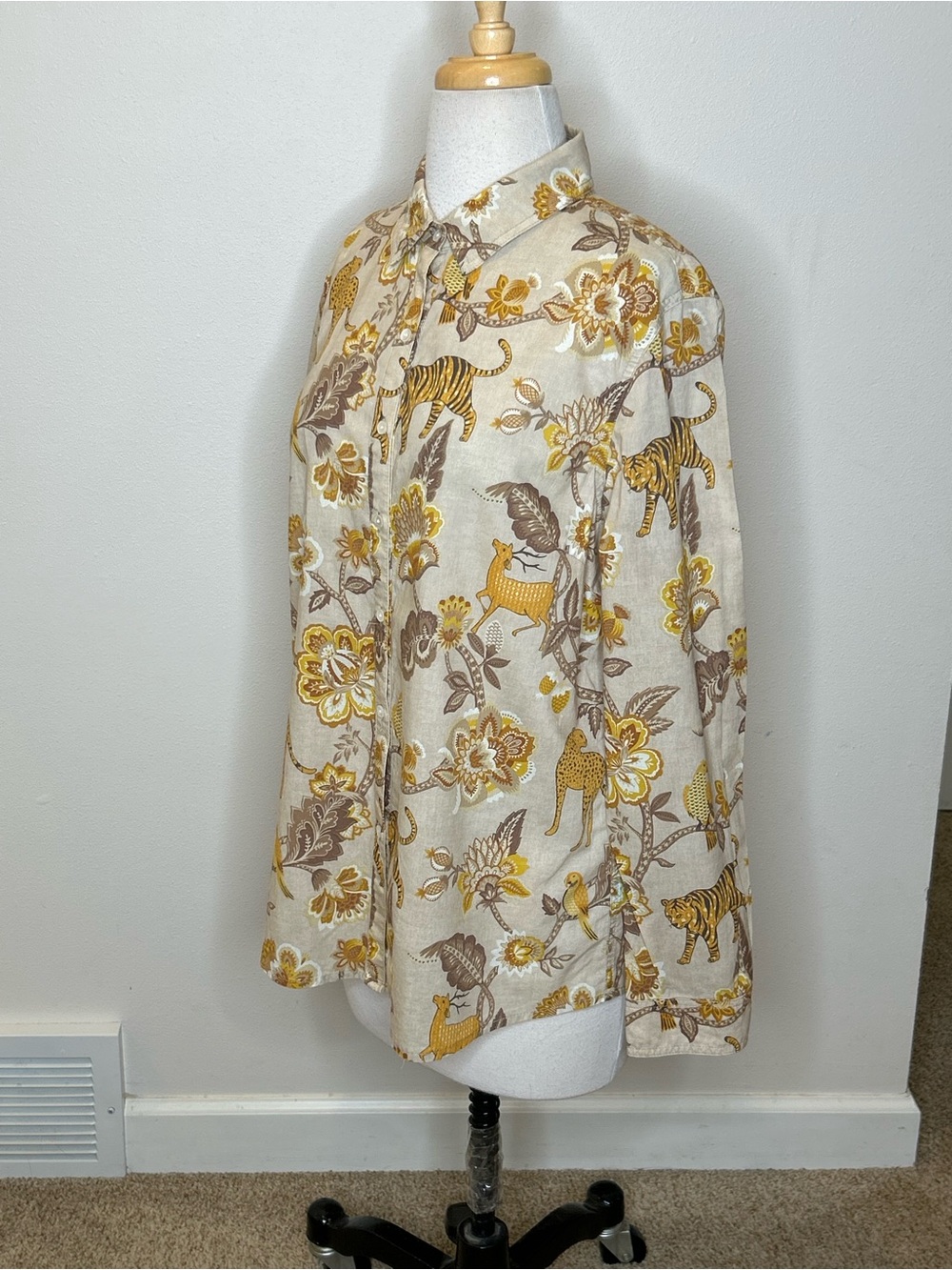 J. McLaughlin Beige Button-Down Shirt with Mustard & Brown Floral Animal Print L - Picture 6 of 10